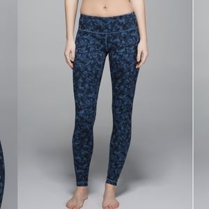 EUC lululemon Wunder Unders size 4